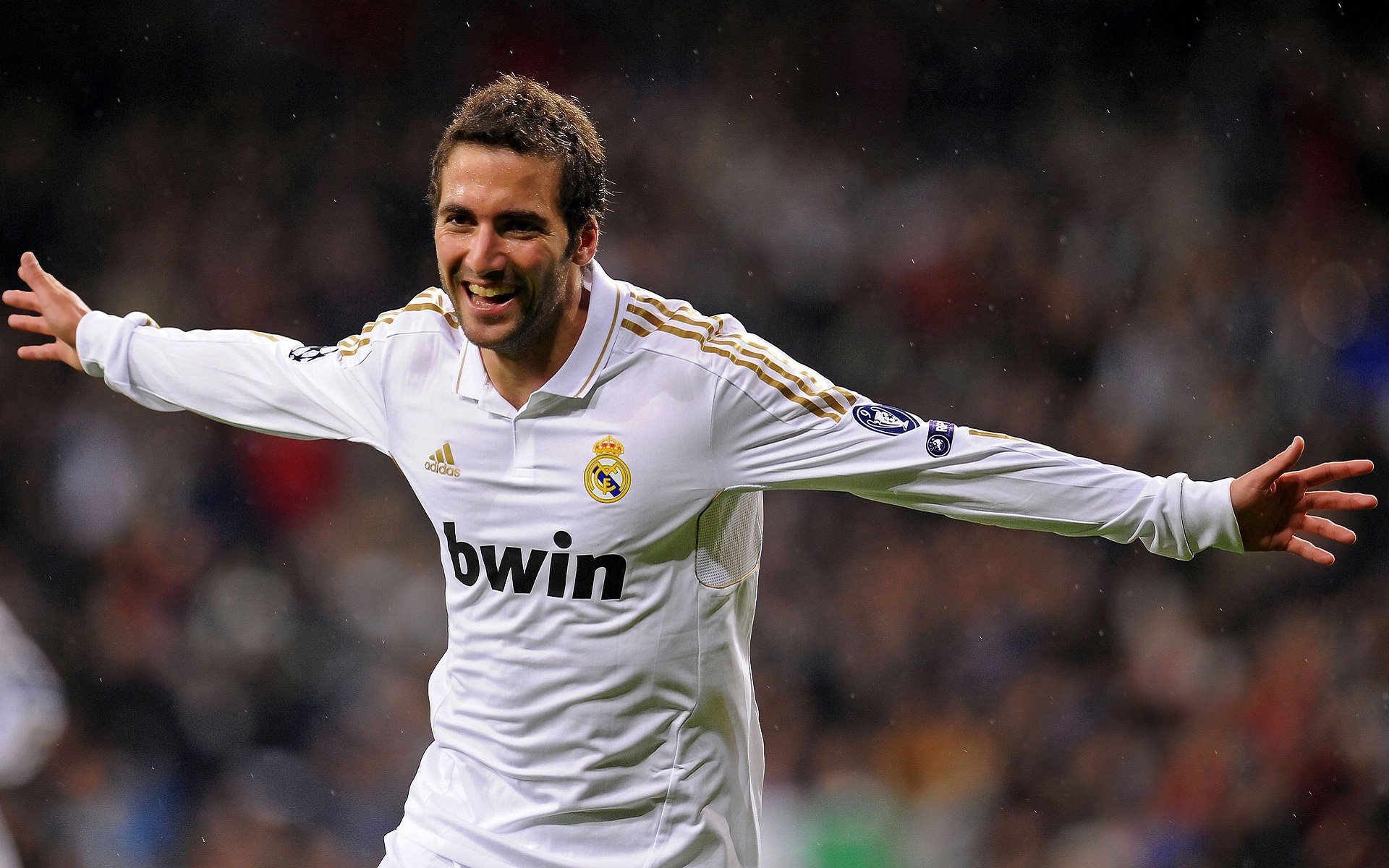 开云体育官网-逆袭与烈焰,迈凯伦反超马丁,佩雷兹连续五场登台